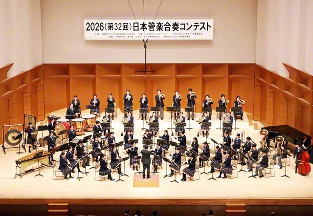 伸びやかなハーモニーを奏でた創価高校の吹奏楽部（25日、東京・文京区の文京シビックホールで）