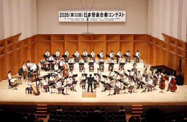 力強い音色を響かせた創価中学校の吹奏楽部（24日、東京・文京区の文京シビックホールで）