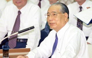 1995年5月の本部幹部会で池田先生は語った。“誰もが使命をもっている”“自分らしく、堂々と広布の山を登っていこう！”――VOD番組「くり返しの行動が大境涯をつくる」には、当時のスピーチが収録されている（中部文化会館〈当時〉で）