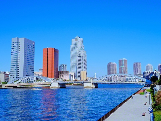 優美なアーチを描く勝鬨橋（都営大江戸線勝どき駅から徒歩約5分）
