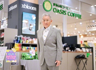「オアシス珈琲」代表取締役の石川さん。特許取得を重ねながら、新たな商品開発にも挑み続ける