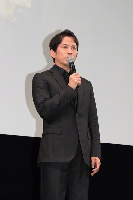 オープニングセレモニーでもトリを務めた「SUKIYAKI　上を向いて歩こう」の岡田准一