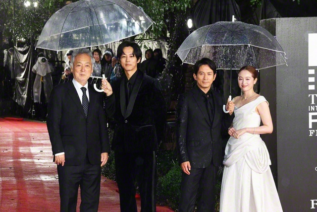 「SUKIYAKI　上を向いて歩こう」
監督:瀬々敬久
主演:岡田准一