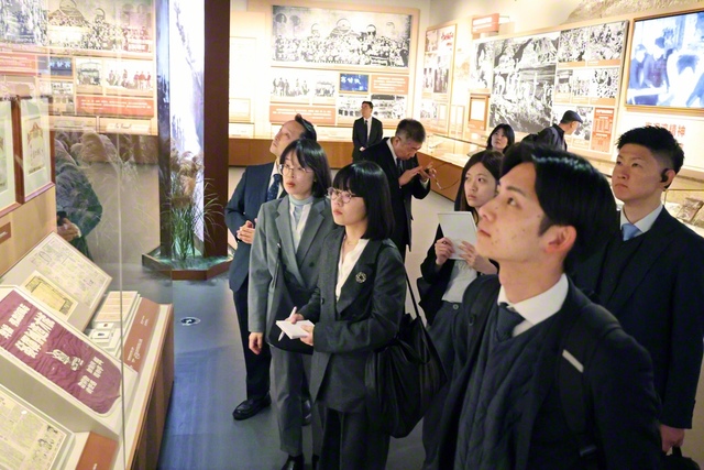 記念館には、日中戦争の経過や体験者の証言などが展示されている（27日、北京郊外の中国人民抗日戦争記念館で）