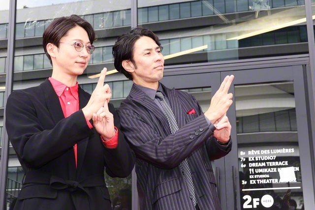 根津甚八役の金田哲㊧と海野六郎役の袴田吉彦