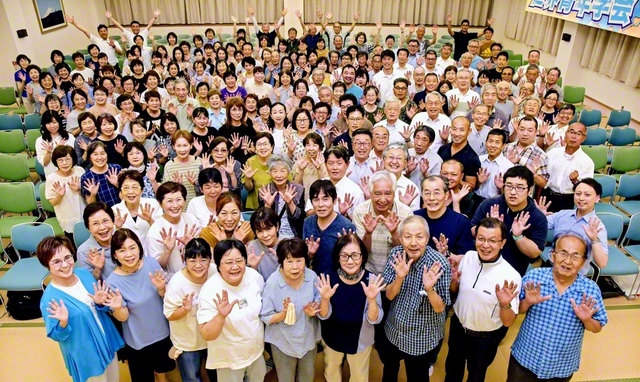 岡崎の友は異体同心の団結で大拡大にまい進する（岡崎南文化会館で）