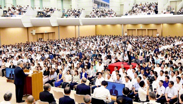 師恩に報いる「11・15」、栄光の「11・18」へ、勝利の前進を約し合った記念幹部会（9月27日、九州池田講堂で）