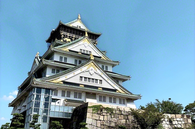“常勝の空”にそびえ立つ大阪城。この城を望む地で今、師弟の福運錦州城・関西池田記念大講堂の建設が進む