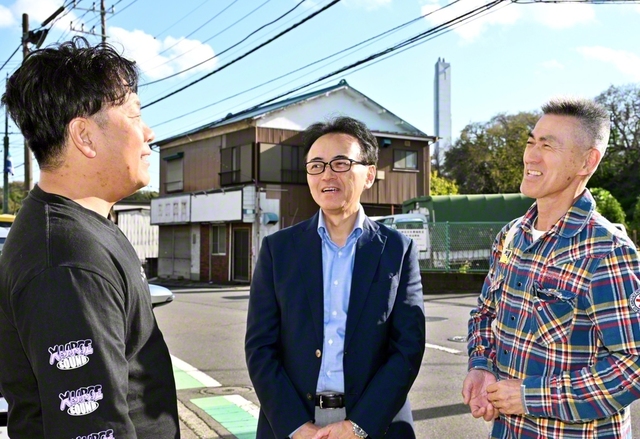 左から北田広宣長、西牟田総区長、荒二井地区部長