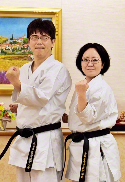 広瀬泰高さん㊧と陽子さん夫妻