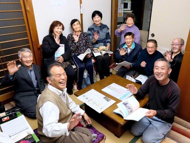 昨年12月の座談会。西岡アイ子さん宅で