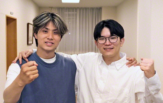 エンジニアを志し、勉学に励む大西さん㊧が末次さんと