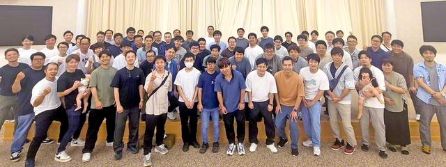 九州男子部大会（6日、九州池田講堂で）の終了後、鹿児島総県男子部の集いも意気軒高に。熊谷祐貴さんらの活動報告、齊藤総県男子部長の後、梁島男子部長は「池田門下として勇気の対話を貫き、“私は全てやり切った！”と言える信心の勝利者に」と励ました