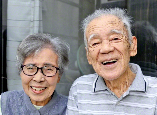 平野茂さん㊨と民子さん