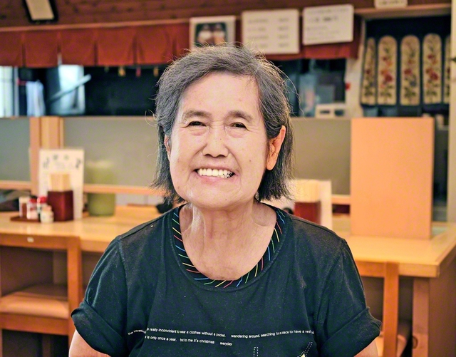 三男が経営するうどん店「庵亭」の店内で