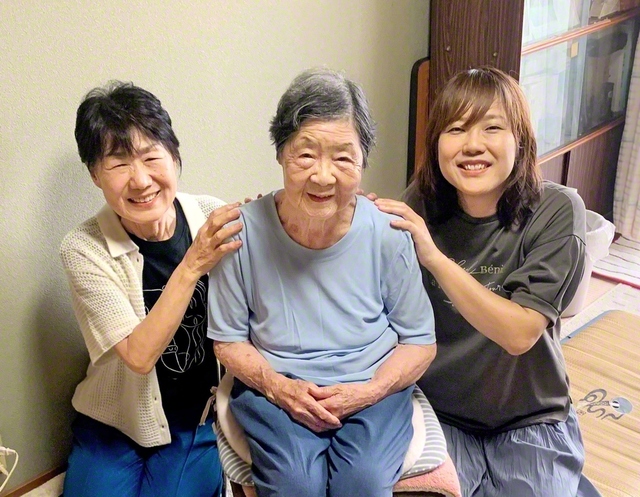 三坂さん㊥は学会創立100周年へ、地区の同志と元気に“師弟共戦の道”を進む