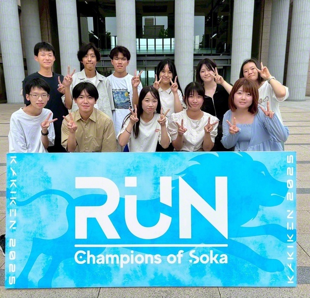 全国未来部夏季研修会が5日から7日まで、東京・八王子市の創価大学で行われた。広島県内から男女高等部の代表11人が参加。教学研修やディスカッションなどを通し、全国から集った未来部員と交流。夢や友情を育み、さらなる成長を約し合った