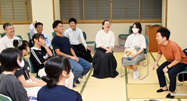 さまざまな意見を出し合った「とみフェス」の企画会（8月31日、富山文化会館で）