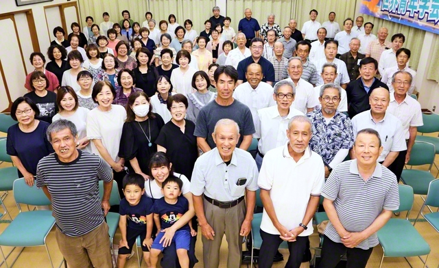 報恩の心で“歓喜の前進”を誓う志摩市の友ら（志摩会館で）