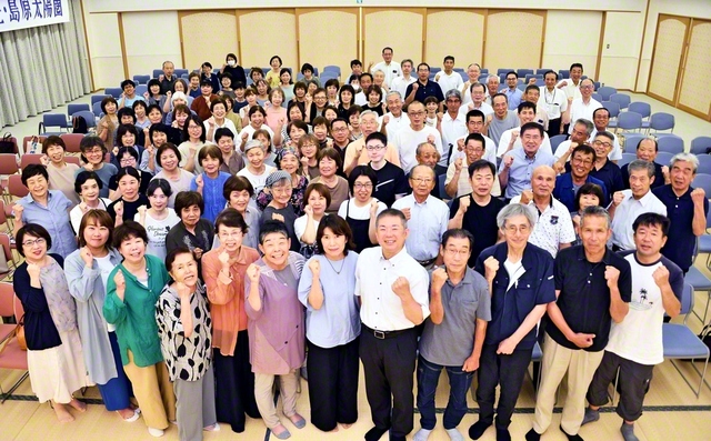 希望と友情のスクラムを！――雲仙本部の友を先頭に信頼を広げる島原太陽圏（島原平和会館で）