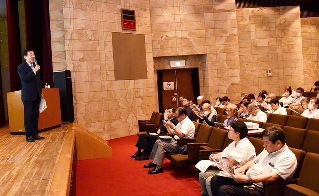 聖教文化講演会では、歴史学者で志學館大学の教授を務める原口泉氏が講演