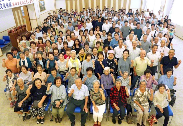 勝利を誓う玉名新世紀圏の友（8月31日、玉名文化会館で）