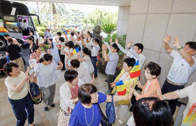 済州韓日友好研修センターで韓国の友が温かく歓迎。心が瞬時に通い合う（8月16日）