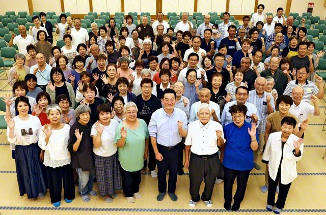 師弟直結の歴史を築く！――地域に根差し、友好を広げる伊勢市の友ら（伊勢文化会館で）