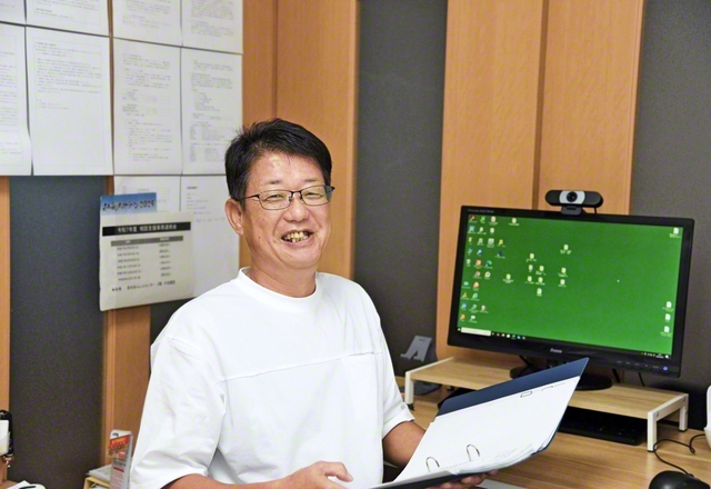 自宅の一室に事務所を構える石川さん。同志と共に訪問・激励に歩き、今年は新しい座談会参加者も増えた