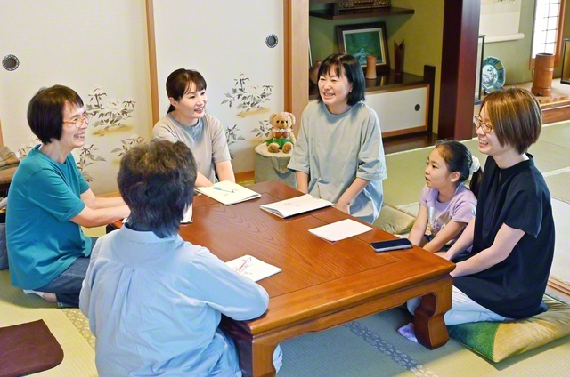 一人一人の話に耳を傾け、皆で励まし合った山形グループと小野田グループ合同の集い（9月27日、いわき市内で）