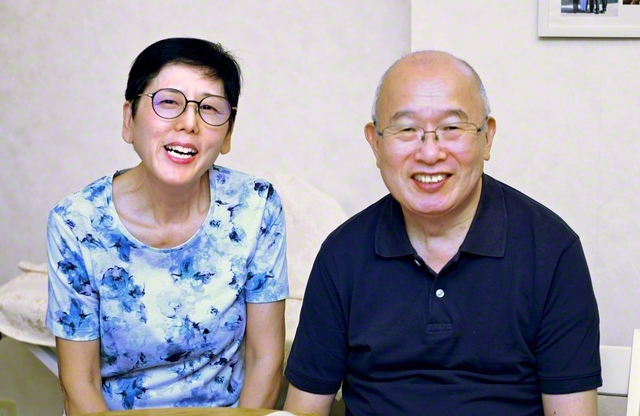 笑顔が絶えない渡邉さん㊨と妻・京子さん。使命に生き抜いてきた信頼の絆が見えた