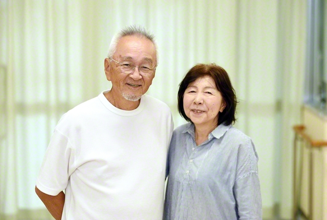 菅野又さん㊧と妻の喜和子さん