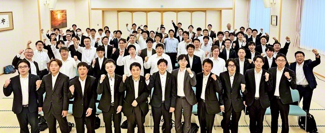東北文化会館での集いには、第1宮城総県の友が参加。仏法対話の拡大を決意し合った（9月28日）