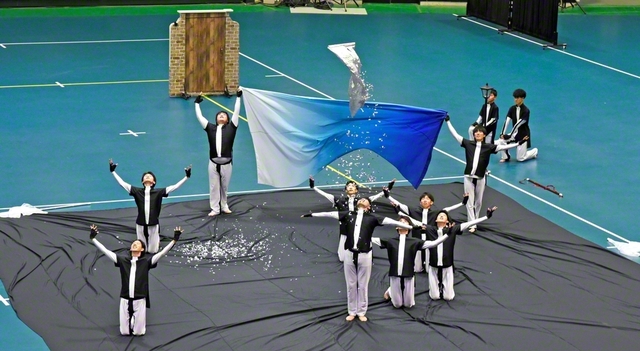 「マーチングバンド・バトントワーリング愛知県大会」に出場した音楽隊の創価中部ファーストスターズ（9月28日、愛知県体育館で）