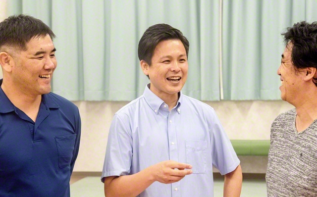 団結して前進する吉澤さん㊥と渡邊義寛さん㊧、稲子将慶さん