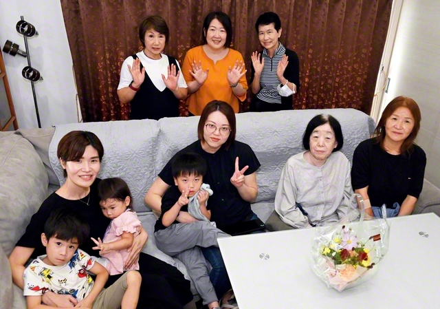 【山形歓喜圏・下条支部】　清新な決意の細谷グループ長（後列左端）と同志たち