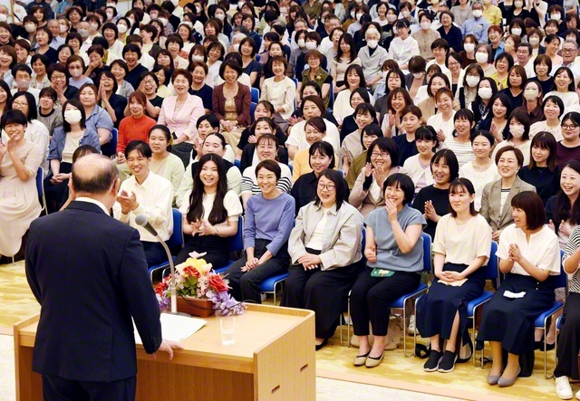 意気軒高に新たな三重の飛翔を誓い合った総会（三重文化会館で）