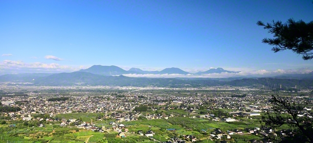 雁田山から小布施町を一望できる