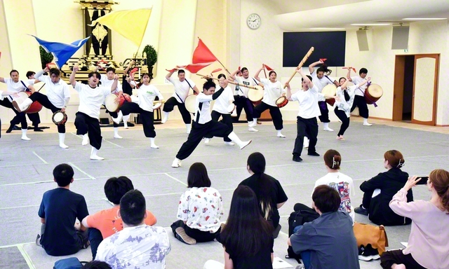 代表の友が勇壮な舞で、“世界平和の第九”へのスタートを切った