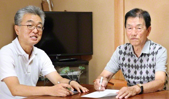 藤野地区部長㊧と二人三脚で広布拡大に駆ける小寺さん