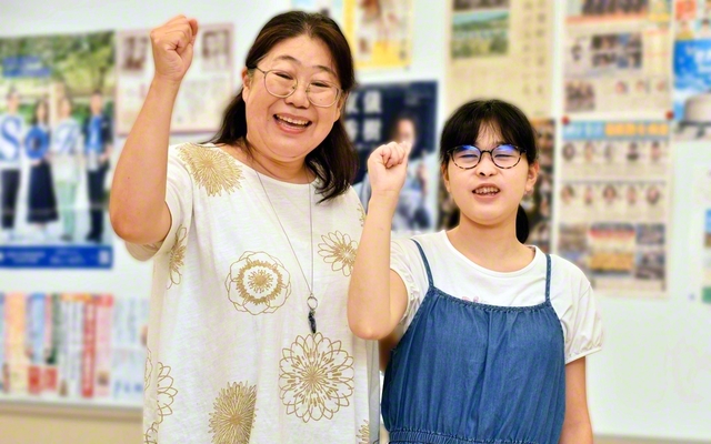 新田さん㊧と娘の幸香さん
