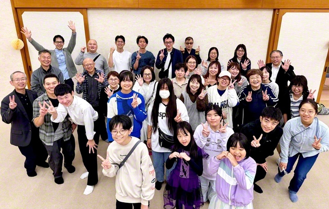 会館全体を使ってにぎやかに行われた盛岡新生県の未来部大会。未来部員と担当者による手作りの射的コーナーやボウリング、お化け屋敷などが人気を集めた。「いろいろな人と関われたことが良かった」と企画に携わった中等部員も感動を語った（19日、盛岡文化会館で）