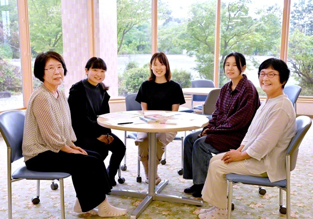 右から中村圏女性部長、上田圏サブキャップ、長峰圏サブキャップ、栁澤圏キャップ、等々力圏副女性部長