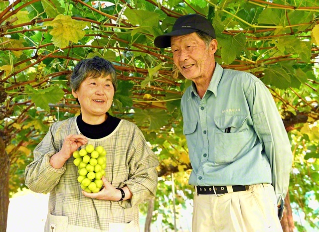 真由美さん㊧と康浩さん