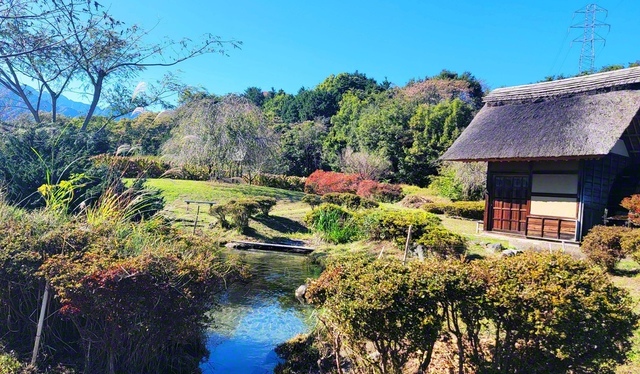 全国的に有名な「武川米」の産地として知られる、北杜市武川町。公園内には、周囲の田園風景に調和した水車小屋があります。県歌「文化と薫れ」の中に「広布の幕は　この地より」とあるように、今いる場所で勝利します（有坂かおり）