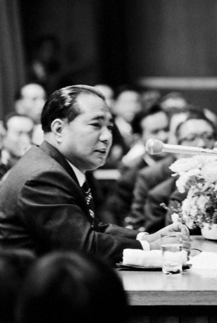 “題目にかなうものは、この世でなにもない”――「第1回栃木県幹部総会」でスピーチする池田先生（1973年11月、宇都宮市内で）