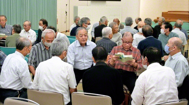 活発にディスカッションを（10月18日、宇治平和会館で）