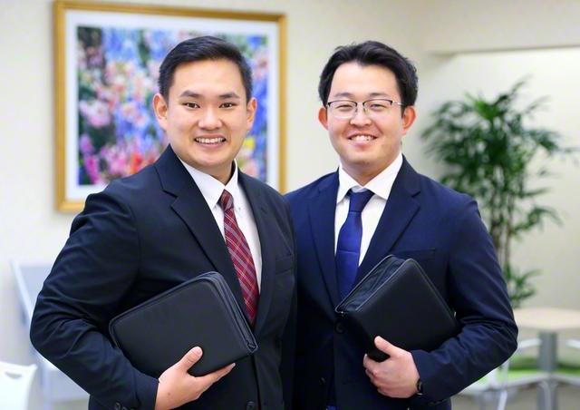 新任の決意に燃える石川総県学生部長㊧と杉浦同書記長