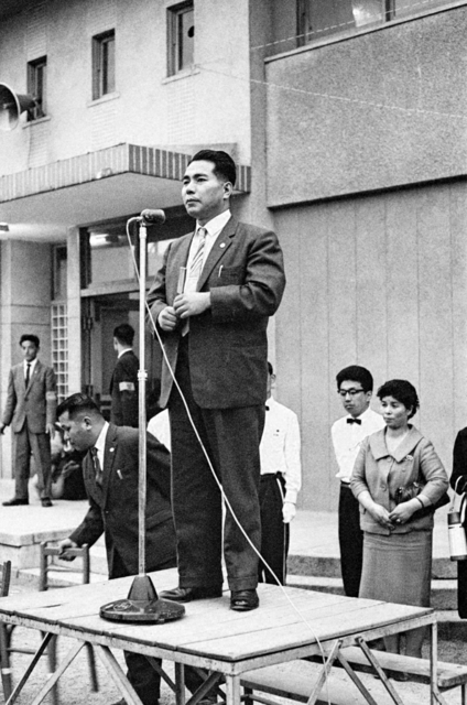 1961年5月10日、奈良支部結成大会に訪れた池田先生。この写真はリニューアルした恩師記念室でも展示されている