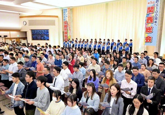 昨年、南アジアの友を迎えて開催された関西総会（関西池田記念会館で）